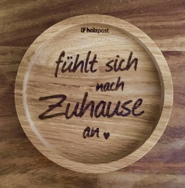 Holzpost® Untersetzer Fühlt sich nach Zuhause an Holzpost® Untersetzer Fühlt sich nach Zuhause an