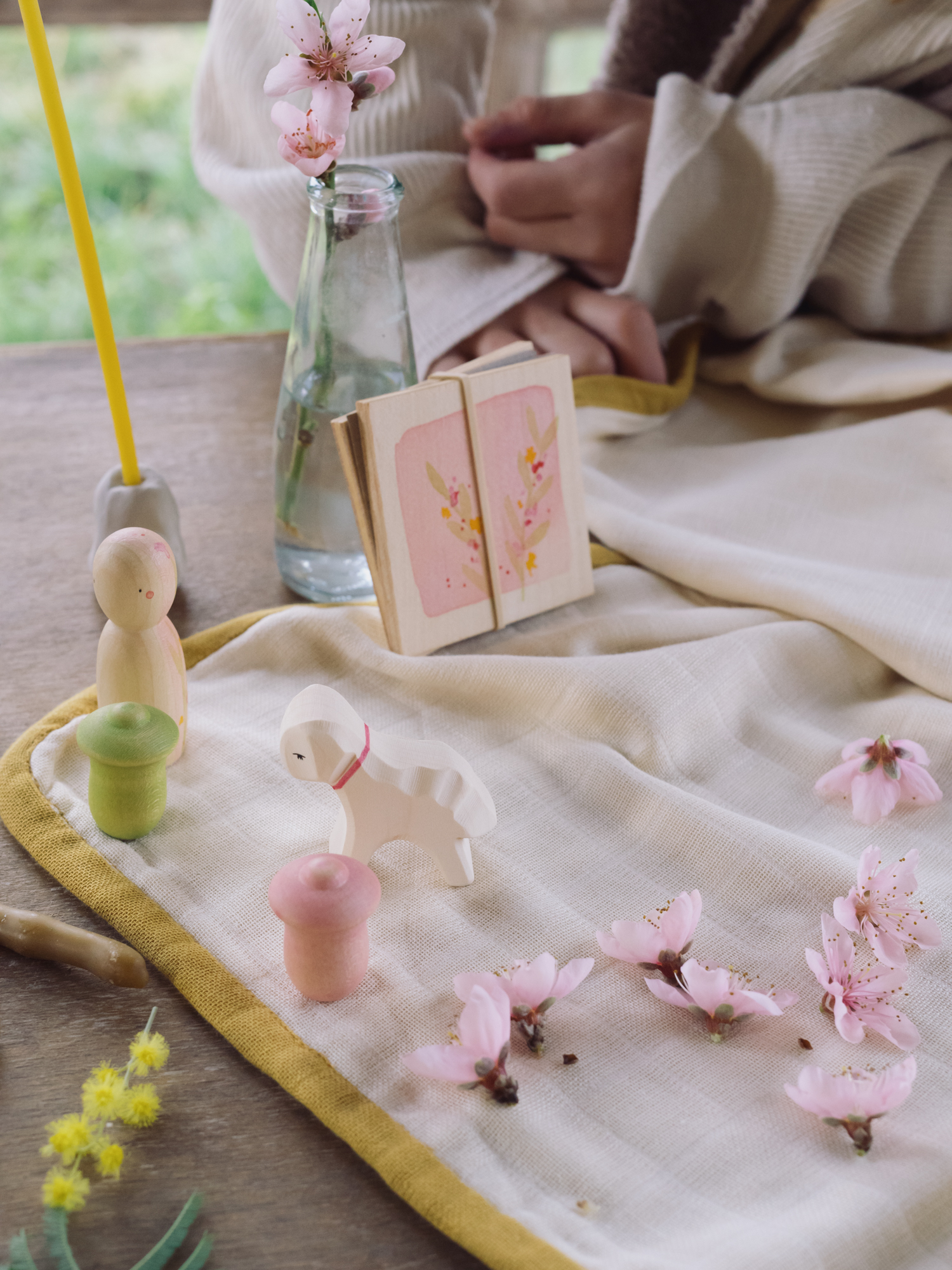 Grapat x Ostheimer Hello Spring! Limited Edition Seasons Box - Holzspielzeug Profi Grapat x Ostheimer Hello Spring! Limited Edition Seasons Box - Holzspielzeug Profi