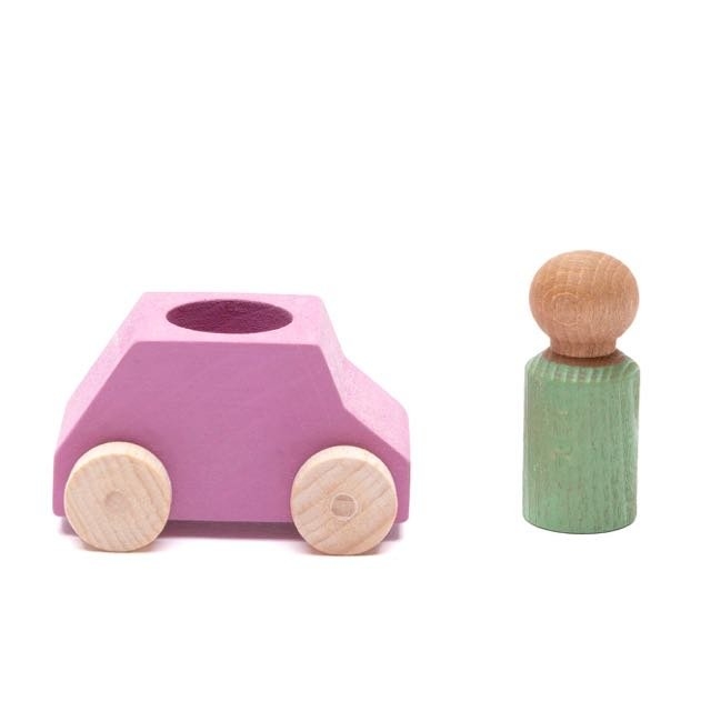 Lubulona Rosa Spielzeugauto mit Holzfigur divers