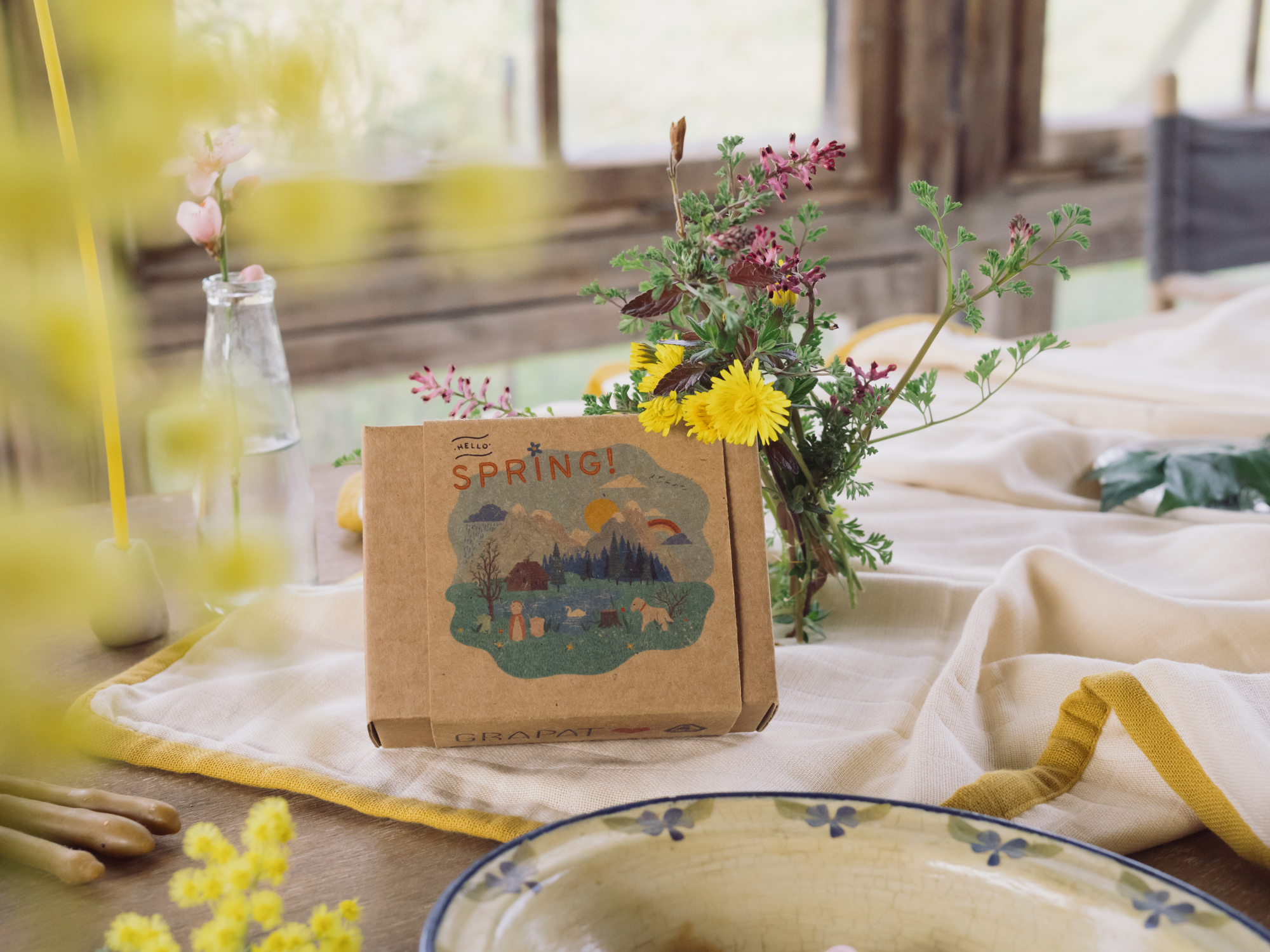 Grapat x Ostheimer Hello Spring! Limited Edition Seasons Box - Holzspielzeug Profi Grapat x Ostheimer Hello Spring! Limited Edition Seasons Box - Holzspielzeug Profi