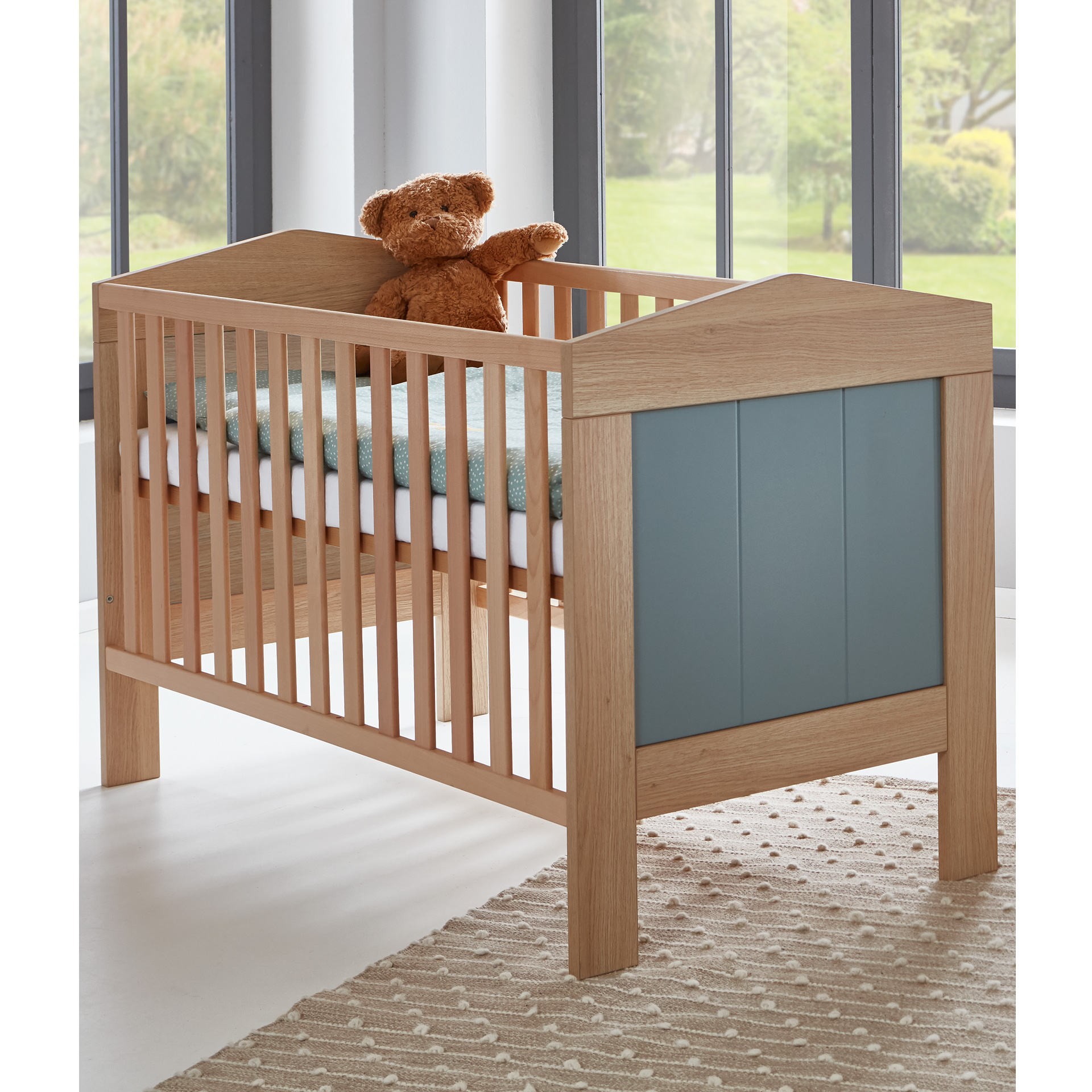 Arthur Berndt Babyzimmer ROOFY Kinderbett in Salbei und Nagano Oak NB Arthur Berndt Babyzimmer ROOFY Kinderbett in Salbei und Nagano Oak NB